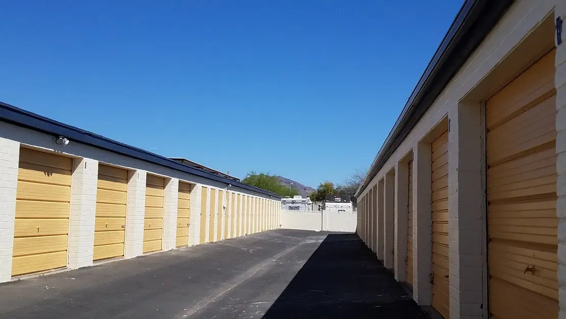 drive up storage units with yellow doors and open drive way