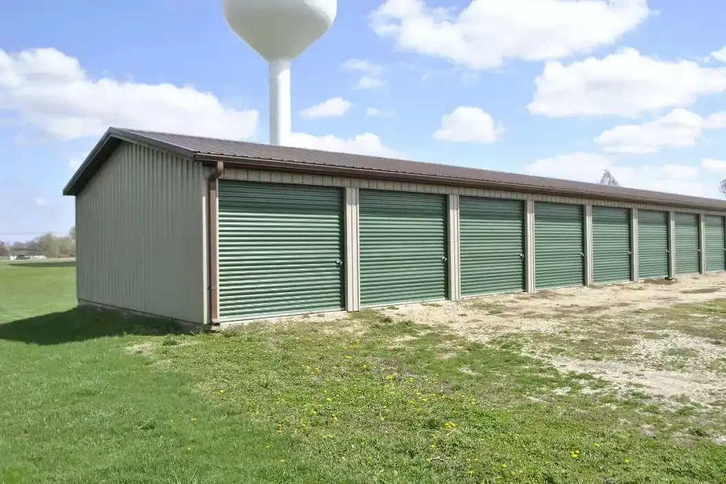 Drive up units at U-Store-It Princeville North.