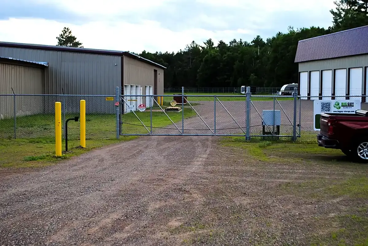 gate with keypad to enter storage facility